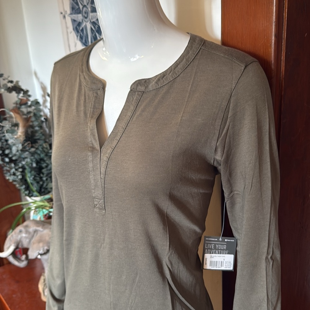 NWT Eddie Bauer size small Olive Long Sleeve Women's long light Top